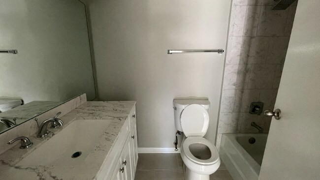 Foto del edificio - 3018 Roberts Dr