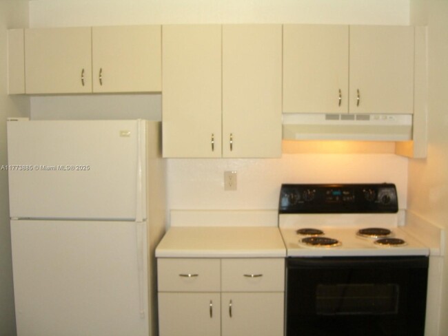 Building Photo - 2160 SW 16th Ave