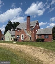 Building Photo - 112 St Marys Ave