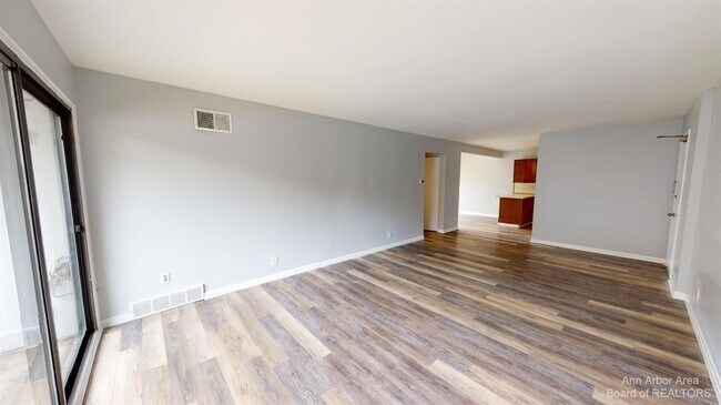 Building Photo - 2126 Pauline Blvd
