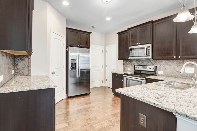 Building Photo - 281 E Webber Ln