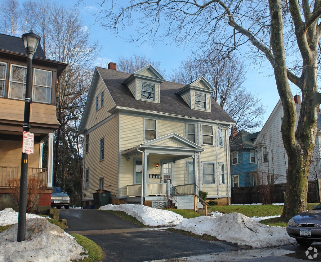Primary Photo - 122 Pierpont St