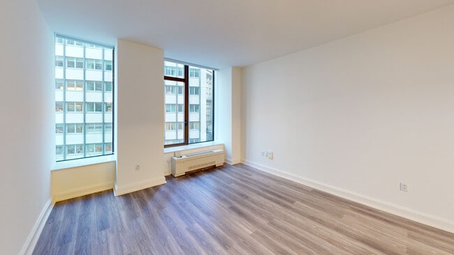 Interior Photo - 10 Hanover Square