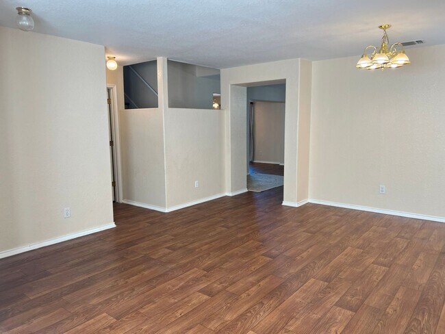 Foto del edificio - Welcome home to 9728 Autumn Arbor!