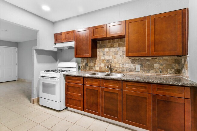 Foto del edificio - 4401 Denmark St