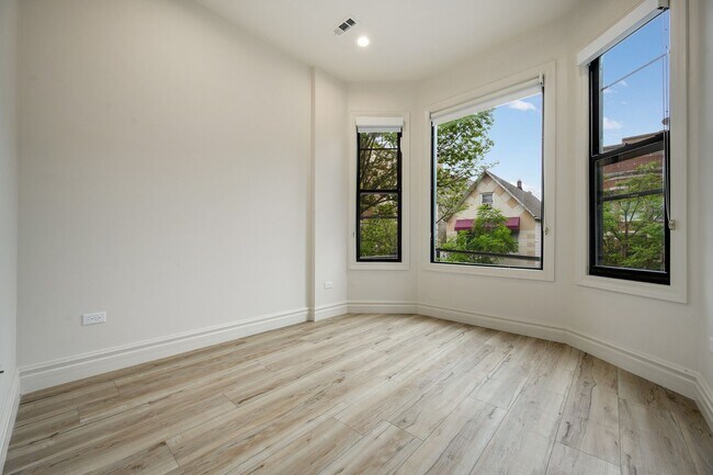 Foto del edificio - 1710 W Belmont Ave
