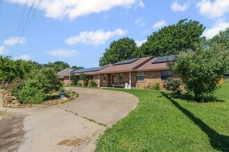 Building Photo - 100 Yorkshire Dr