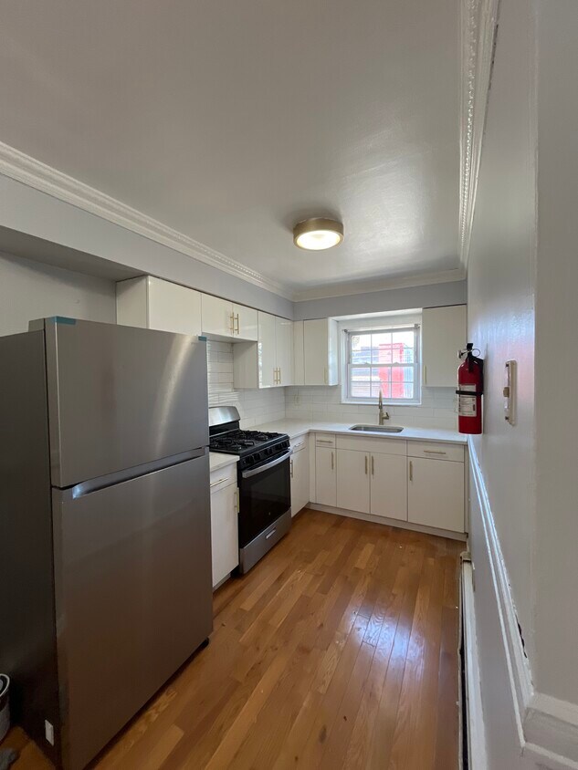 Kitchen - 20 Western Ave