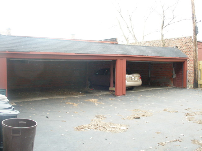 Garage - 2095 Northland Ave