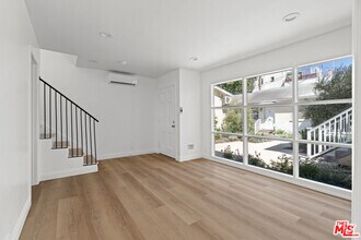 Building Photo - 814 3rd St