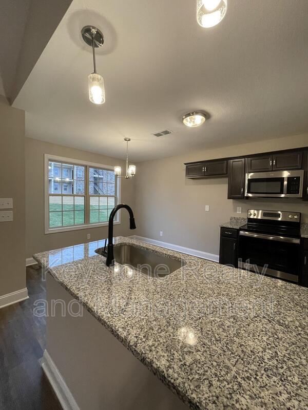 Building Photo - 812 Lillian Grace Dr