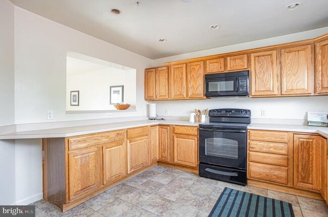 Building Photo - 5227 Crowson Ave