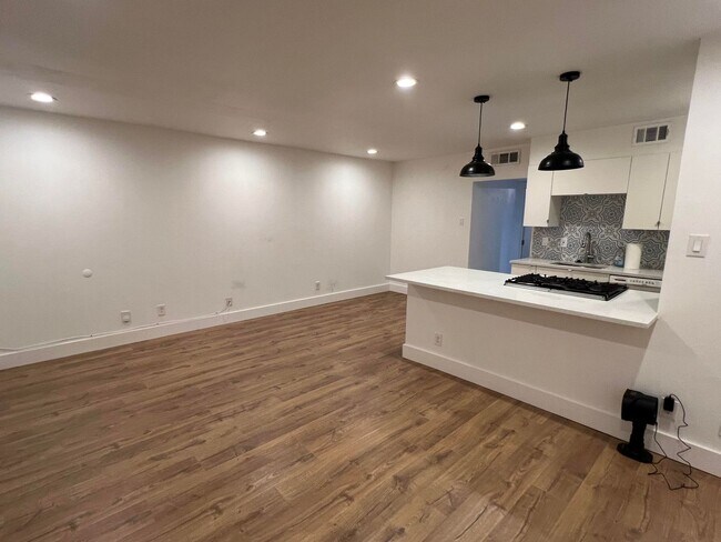 Foto del edificio - 505 W 7th St