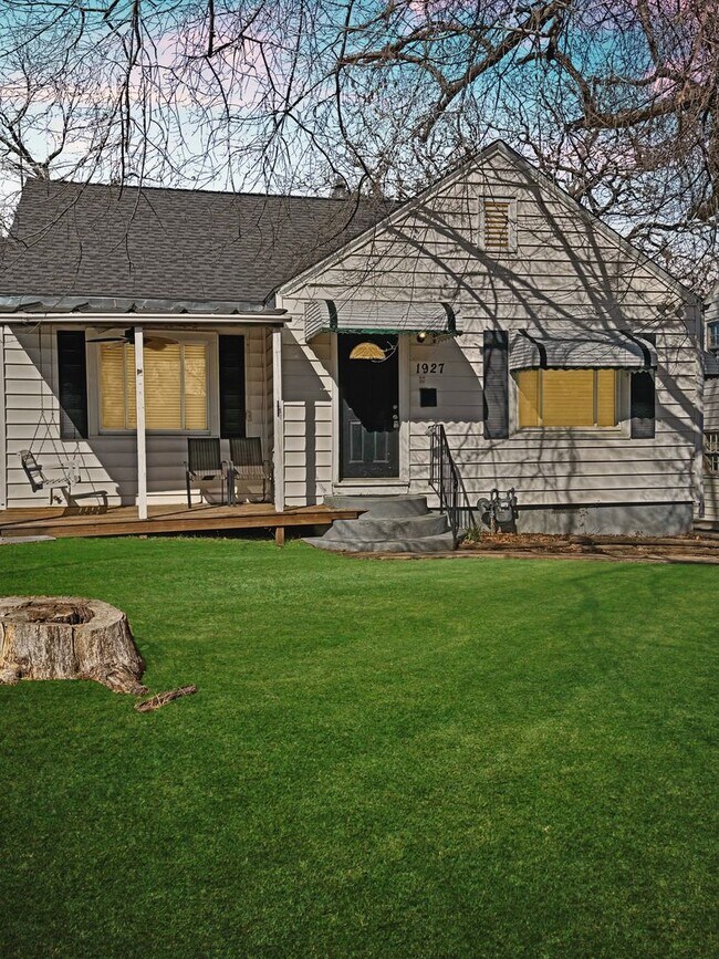 Building Photo - 1927 W 41st St