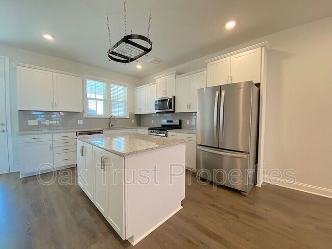 Building Photo - 354 Great Lawn Dr