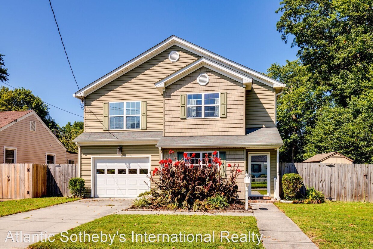 3 br, 2.5 bath House 422 E Leicester Avenue House Rental in Norfolk
