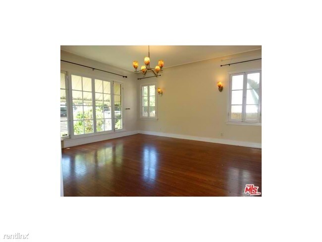 Foto del edificio - 1086 Meadowbrook Ave