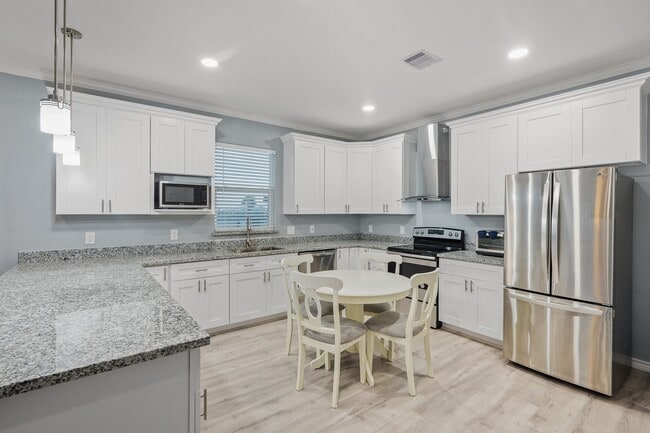 Building Photo - 305 Jettyview Rd