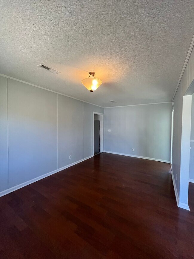 Foto del edificio - 4 Bedroom Home Located in Pineville Hills Community