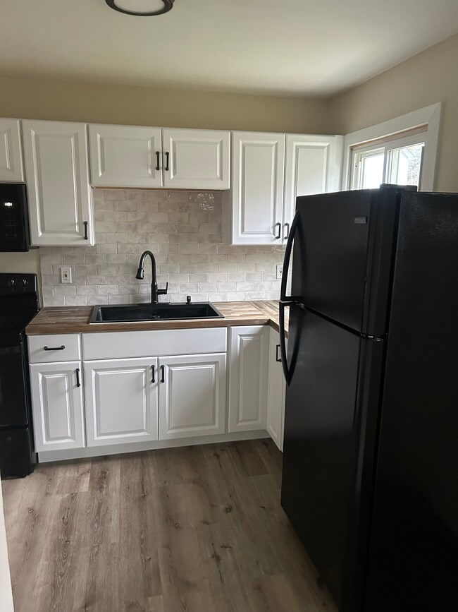 Building Photo - 2419 N 6th St