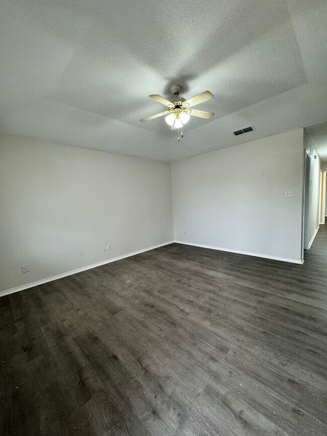 Building Photo - North Lubbock 3/2