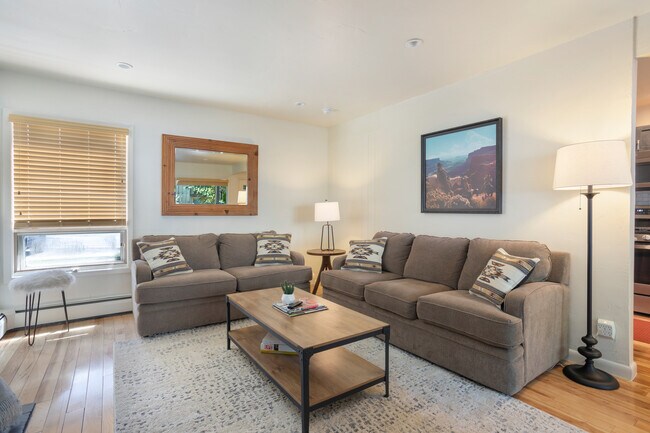 Foto del edificio - 909 Red Sandstone Rd