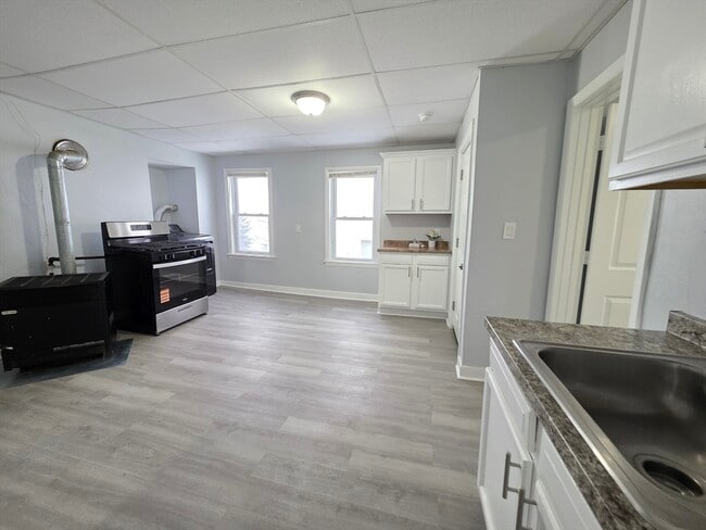 Building Photo - 39 Harlem St