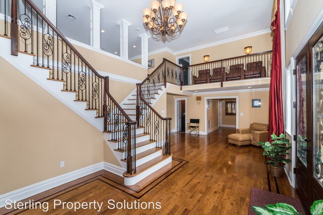 Building Photo - 7 br, 5.5 bath House - 1 Knollwood Crest
