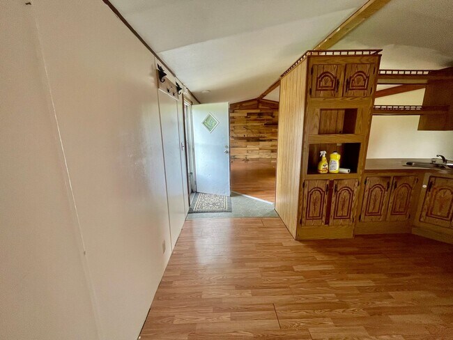 Foto del edificio - 2 Bed 1 Bath- Aliquippa PA