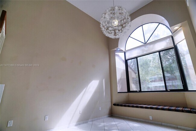 Building Photo - 15405 Miami Lakeway N
