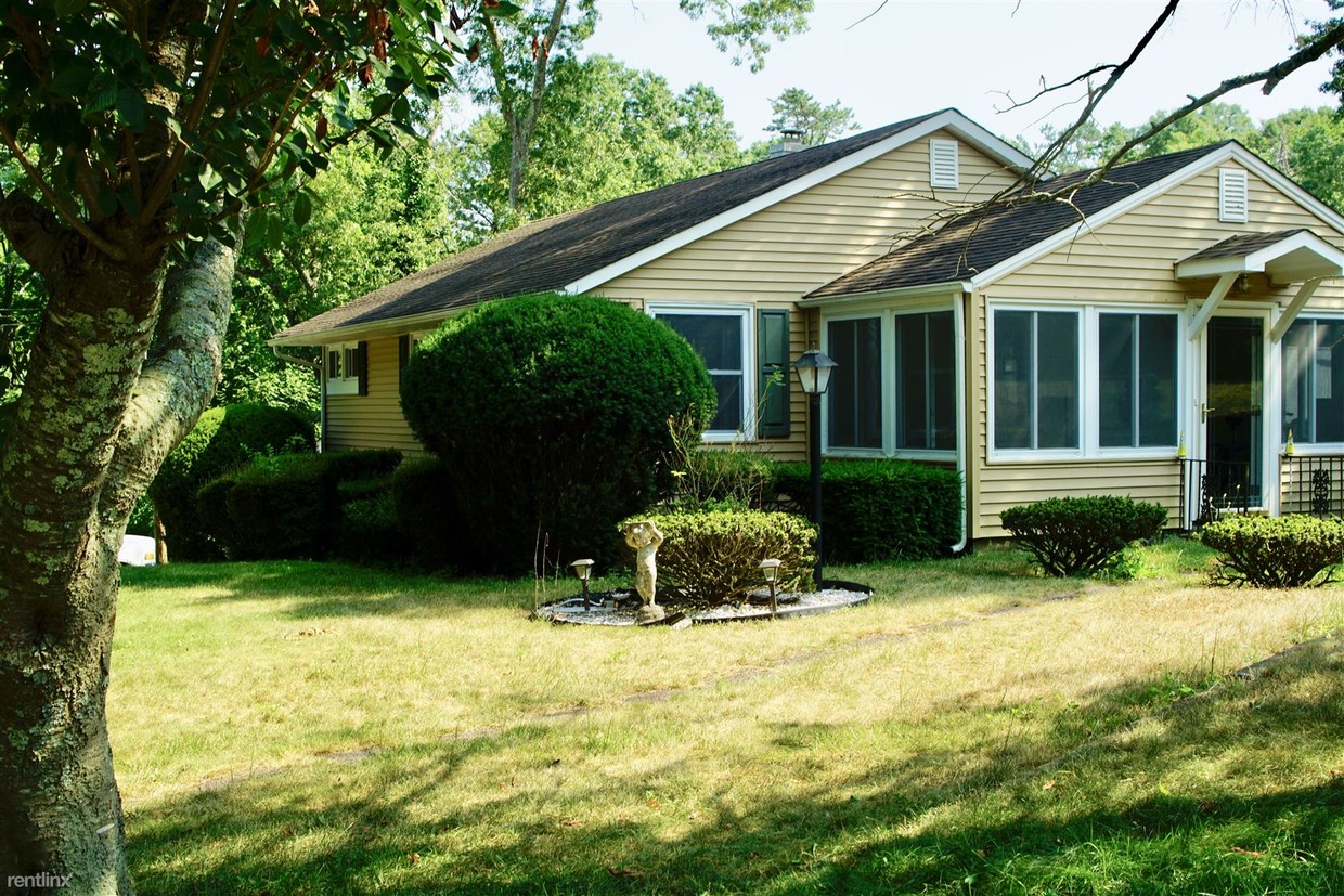 Primary Photo - 3 br, 2 bath House - 25 Pine Ct
