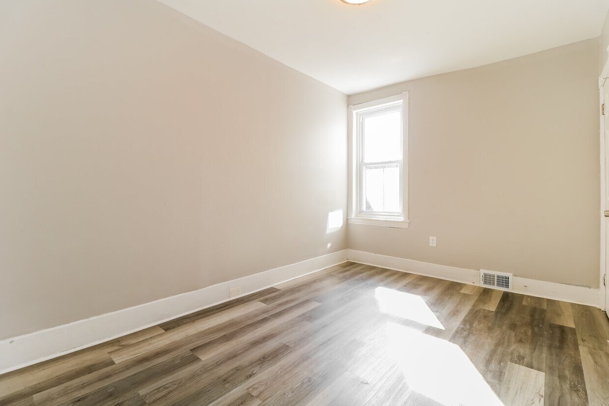Building Photo - 1338 S Lindenwood St