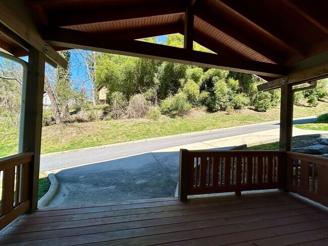 Foto del edificio - North AVL - Green Built Custom Home, Conve...