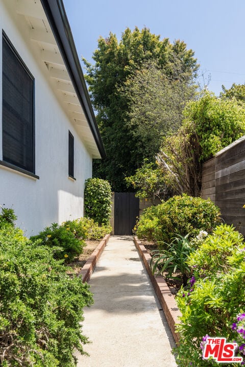 Building Photo - 12800 Stanwood Dr