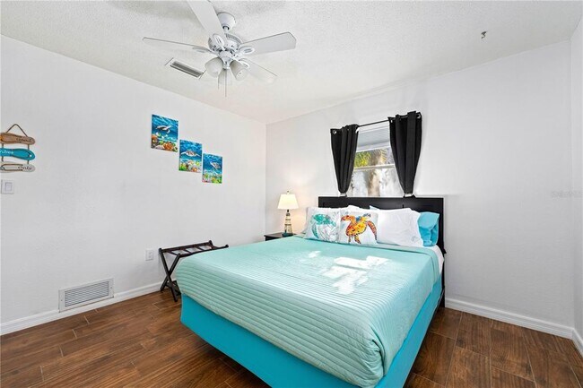 Foto del edificio - 2549 Clarendon Ave