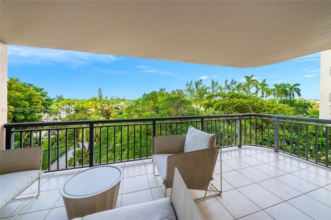 Building Photo - 10175 Collins Ave