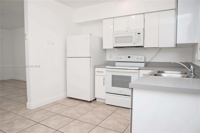 Building Photo - 2206 Fillmore St