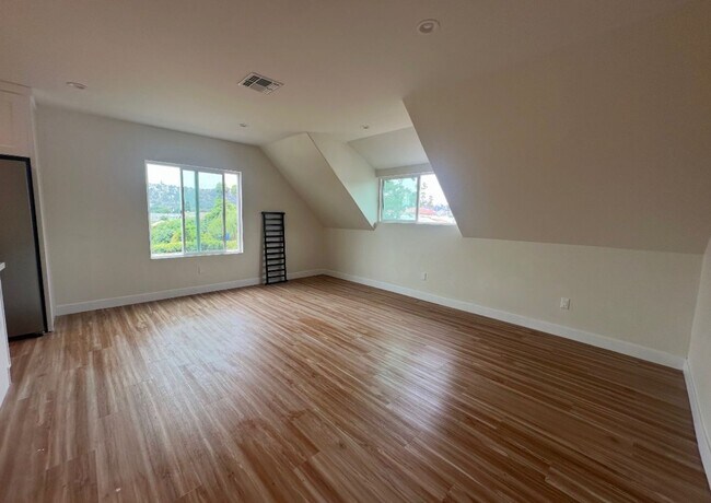 Foto del edificio - 584-588 Cypress