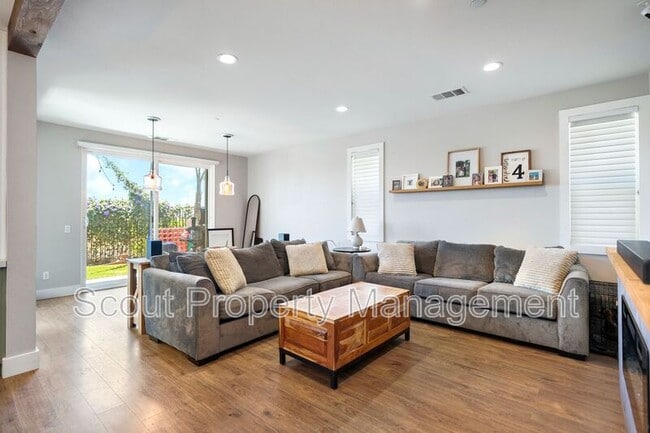 Building Photo - 38496 Windingwalk Dr