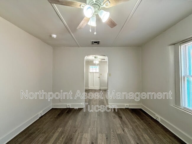 Building Photo - 517 S Main Ave