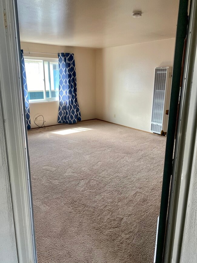 Family room - 1870 Valota Rd