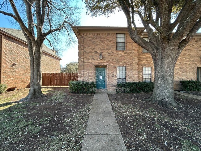 Building Photo - 7425 Kingswood Dr