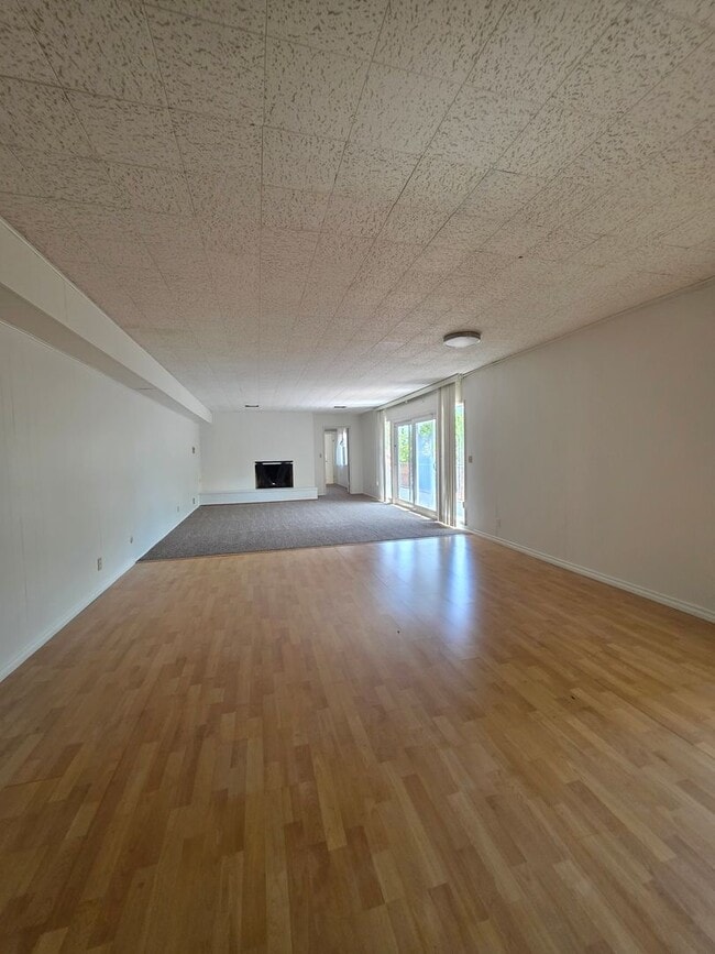 Building Photo - 6437 Elmhurst Dr