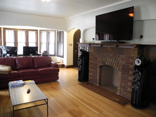Building Photo - 1712 Van Hise Ave