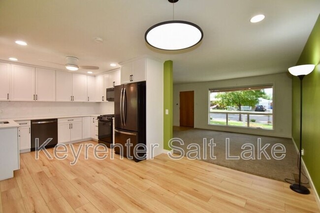 Building Photo - 1308 Sonata St