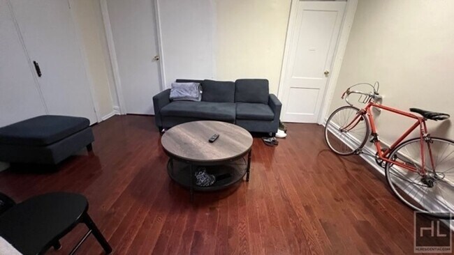 Foto del edificio - SUNNY AND LARGE XL3 BEDROOMS /PRIVATE BALC...