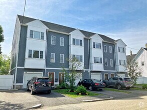 Building Photo - 106 Intervale St