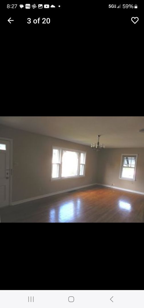 Foto del edificio - Great 4 bedroom with garage