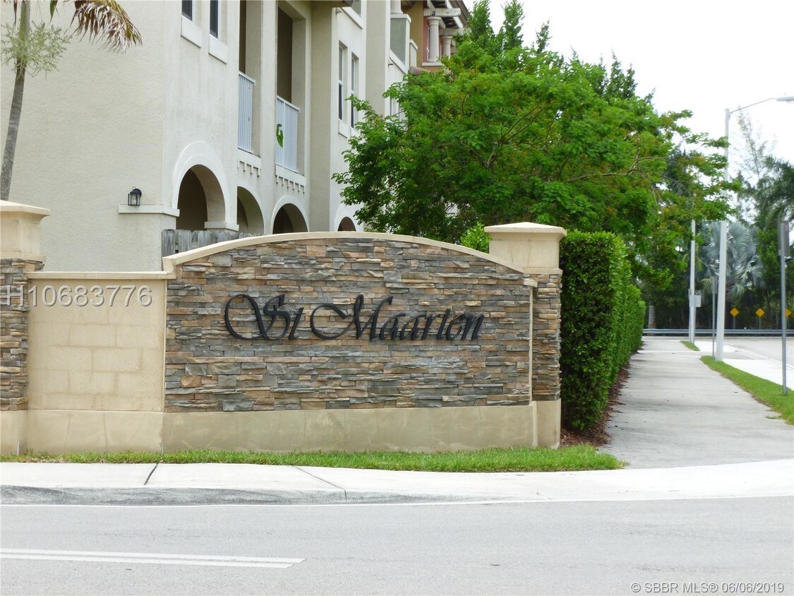 Foto principal - 8850 NW 97th Ave