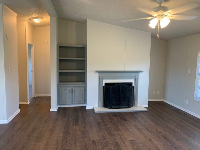 Foto del edificio - WANNAMAKER 3BR/2BA COMPLETELY UPDATED AVAILABLE NOW!